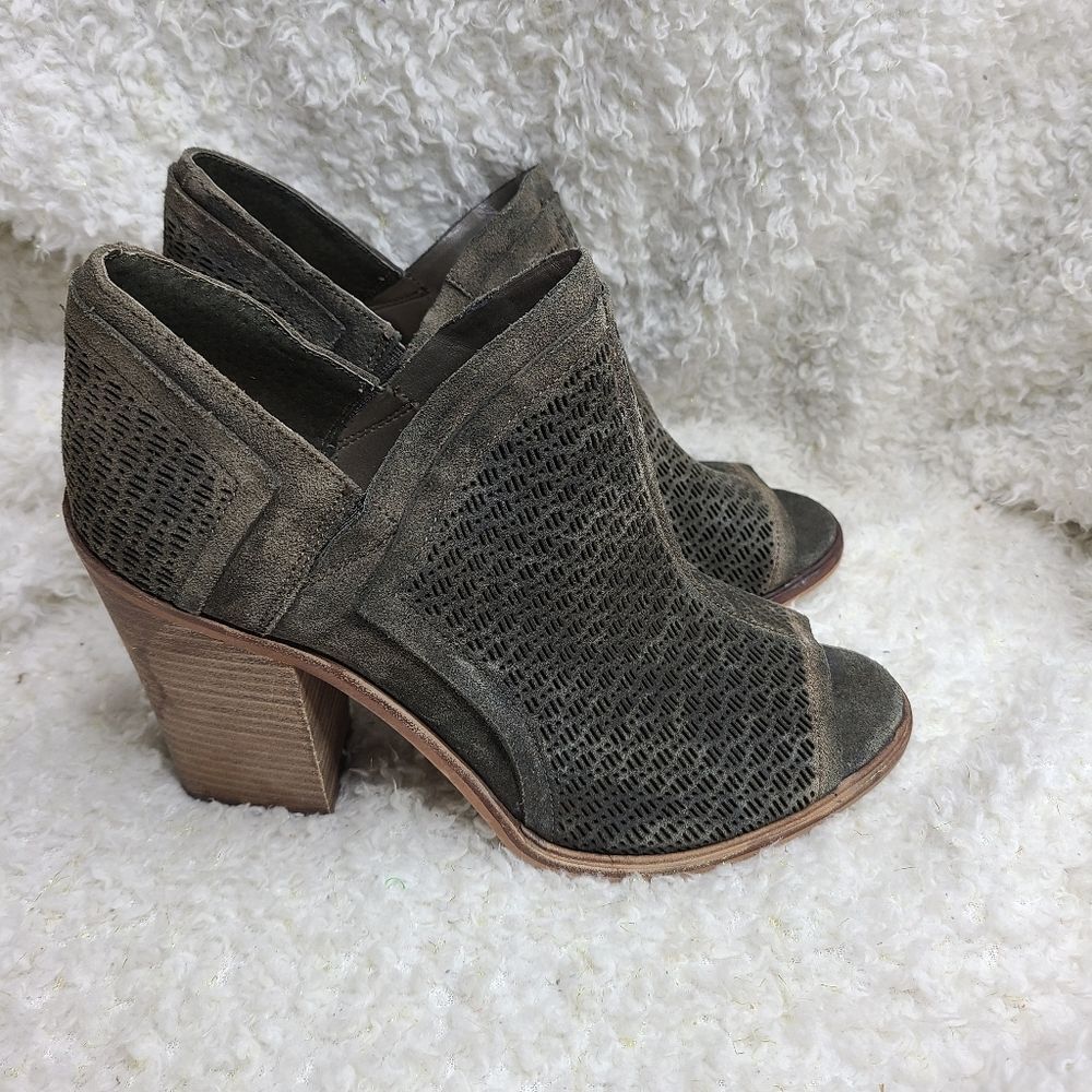Vince Camuto Karini Peep toe bootie perforated 10M